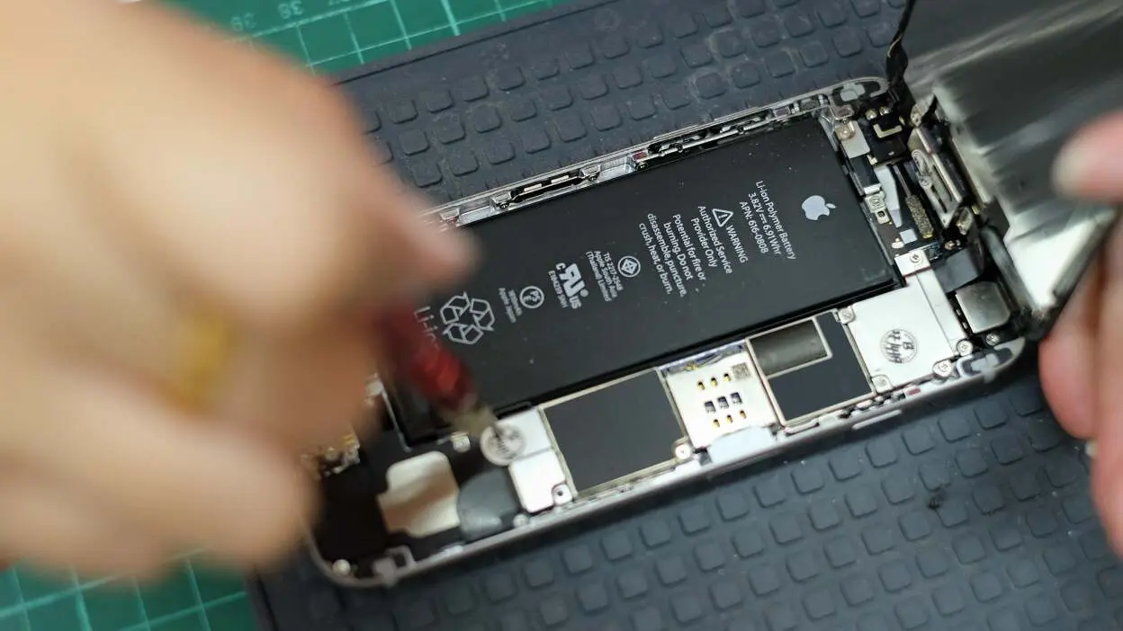 techncian-fixing-iphone-after-battery-replacement