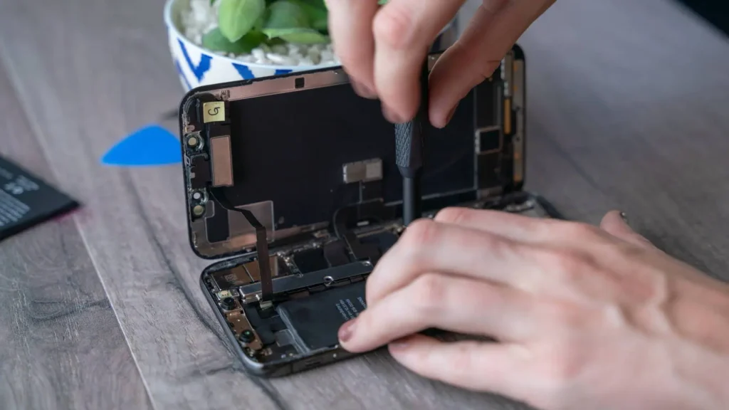 iphone-repair-service-by-technician