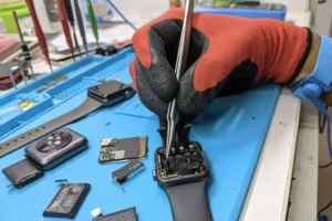 iWatch-repair-service-by-expert-technician