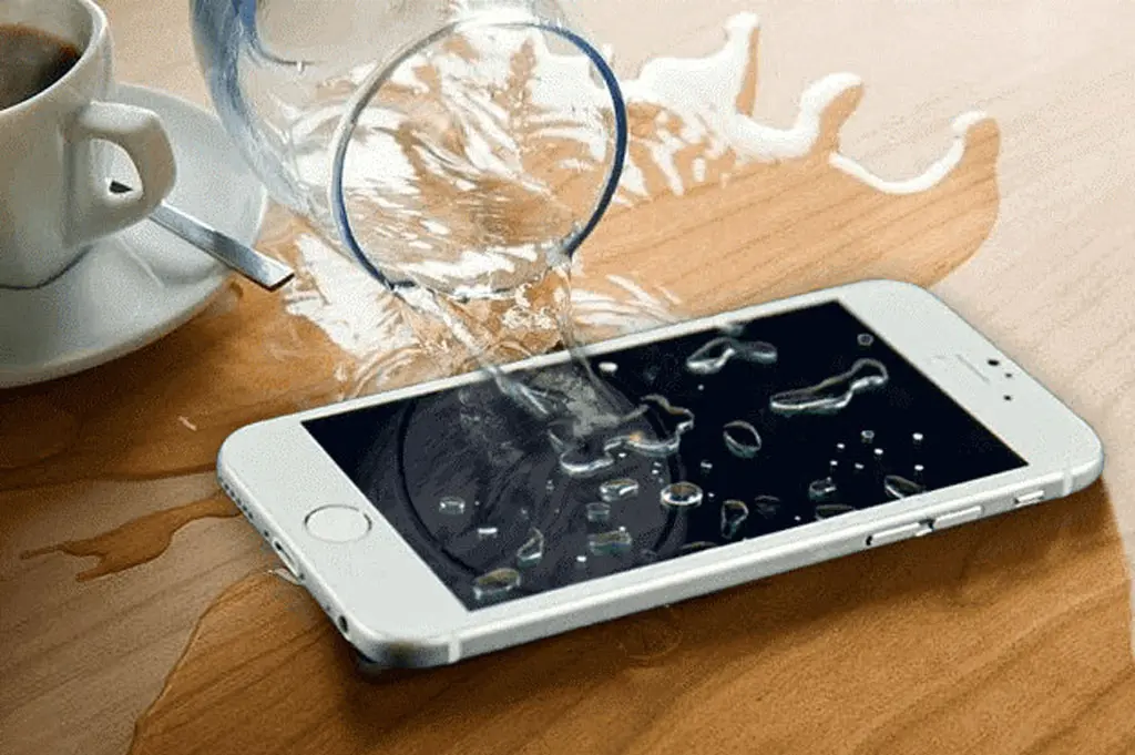 water-spill-from-glass-over-iphone-water-damage